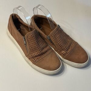 REPORT Women’s Alexa Slip-On Sneakers Khaki Tan Faux Leather Zippers Size 7.5